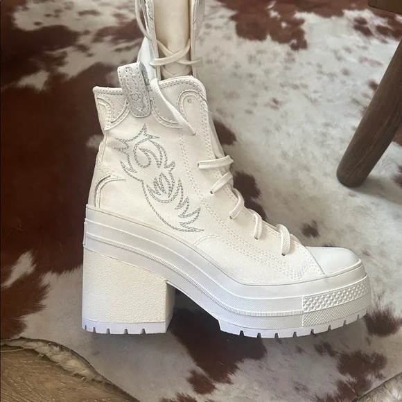 CONVERSE Women’s Chuck 70 DeLuxe Heel Platform Western Embroidery size 7 - Picture 4 of 8